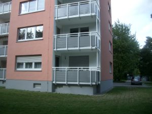 Neue Gel�nder f�r das Geb�ude